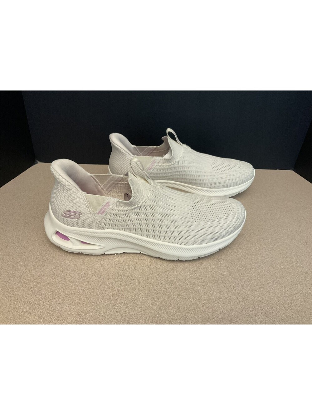 New! Womens Skechers "Hands Free ~ Swift Fit” (Natural) Slip-In Shoes. Size 10. - Picture 3 of 8